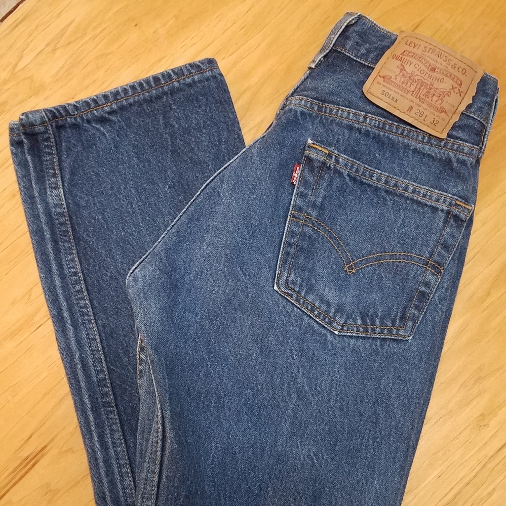 501xx Levis button fly red tab